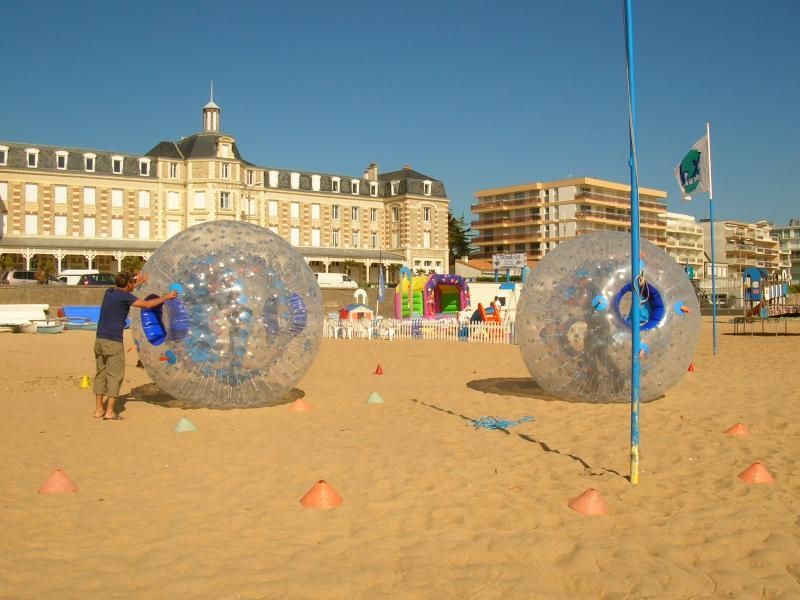 Bulle géante eau - Location - Animation - Attractions 2000